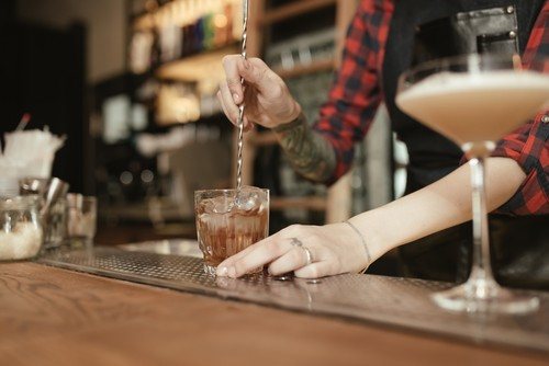 mixologist making cocktails